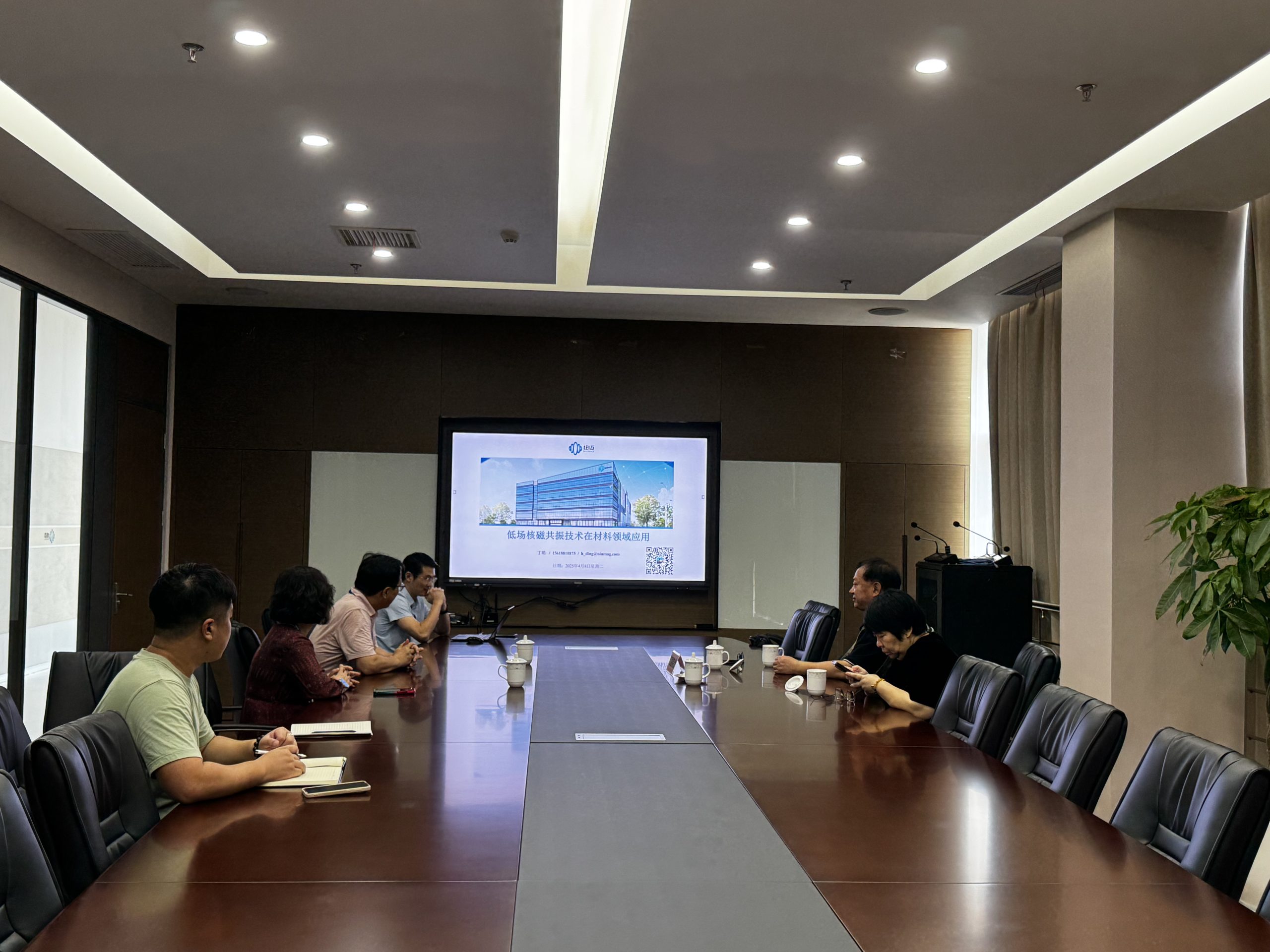 中国科学院江雷院士莅临乐竞官方网站考察指导！